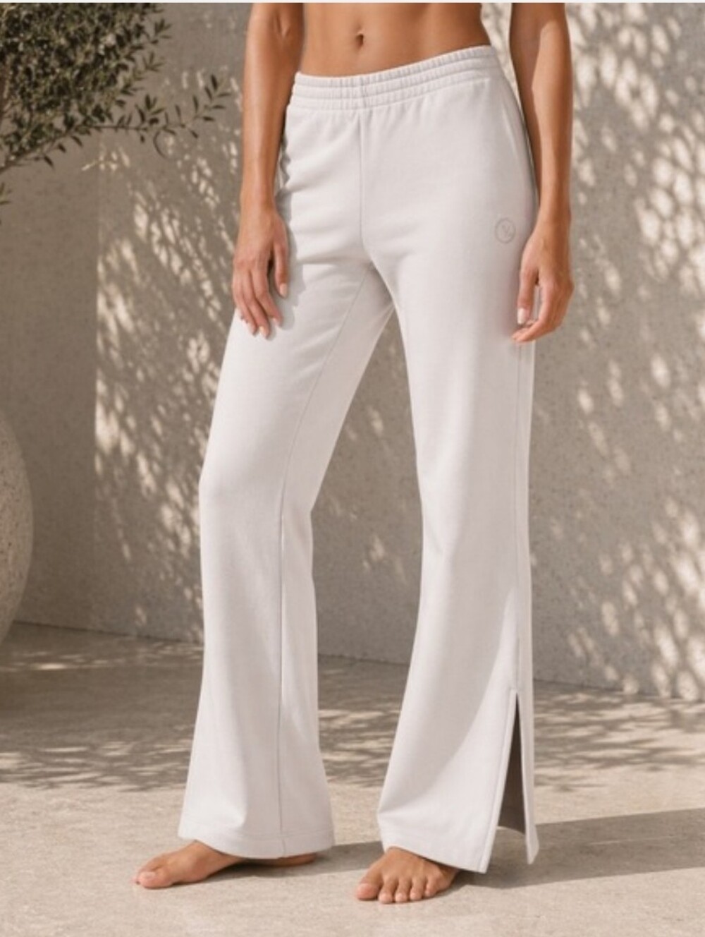 Vuori Sedona Wideleg Sweatpant Womens M Salt Ecru French Terry Side Slit VW4044